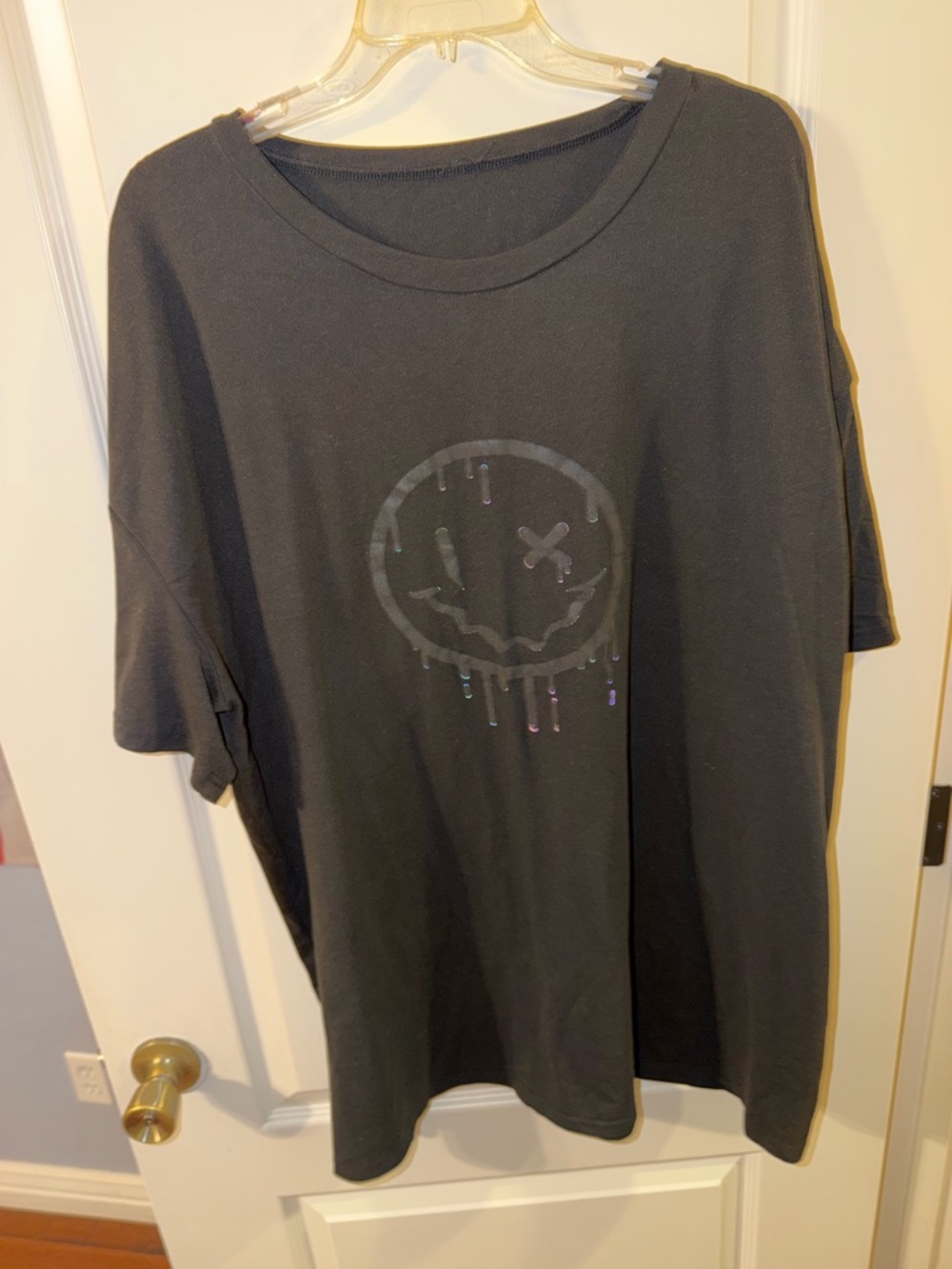 Black Graphic Short-Sleeve Men's Tee with Drip Smile Design